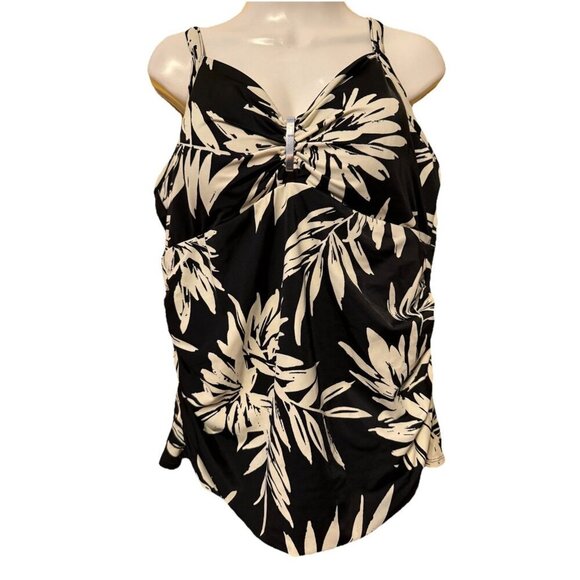 Trimshaper Swim Top Size 18W Slight Ruched Backside Floral Beach Vacation Padded - Picture 1 of 2